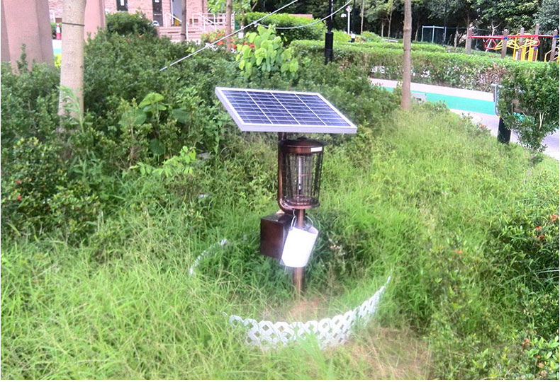揚州多個小區安裝太陽能滅蚊燈效果好
